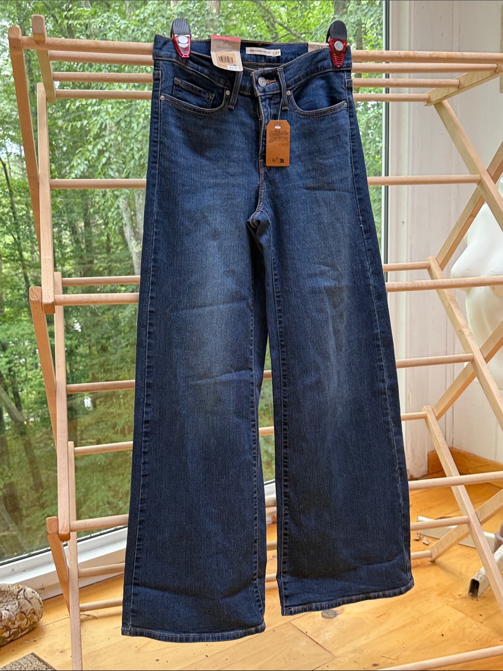 Levis 318 Shaping Wide Leg 27 x 32  NWT